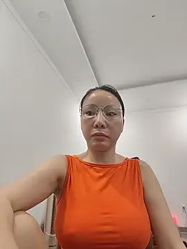 Snapshot of Famrita chatting on May 25, 2026, 11:44 pm Famrita online show from May 25, 2026, 11:44 pm