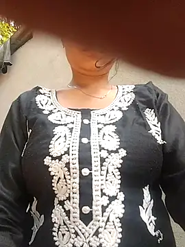 knightqueen12 online show from January 18, 2026, 5:55 am