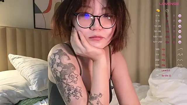 nullgirl online show from February 26, 2026, 3:05 am