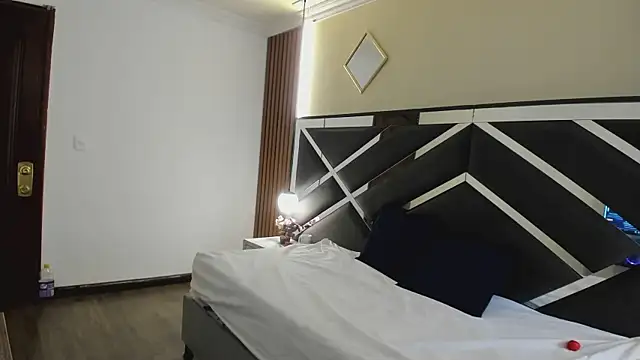 Ambarross  online show from February 5, 2026, 1:16 pm