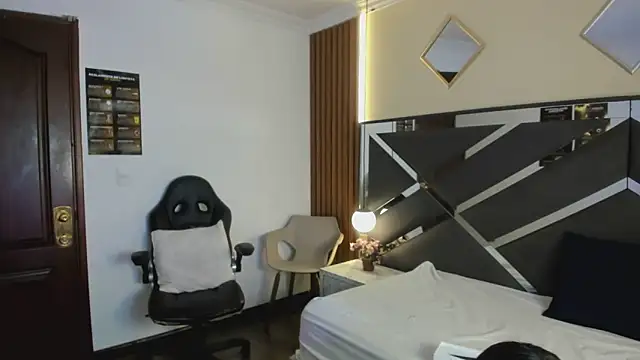 Ambarross  online show from April 7, 2026, 2:06 pm