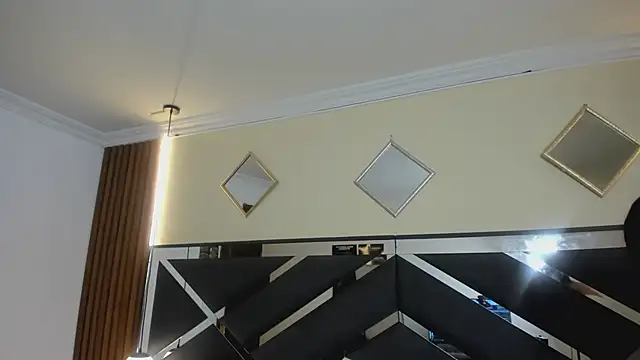 Ambarross  online show from April 11, 2026, 1:37 pm