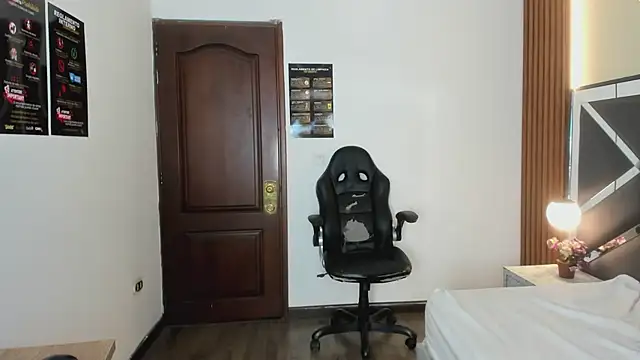 Ambarross  online show from April 13, 2026, 2:00 pm