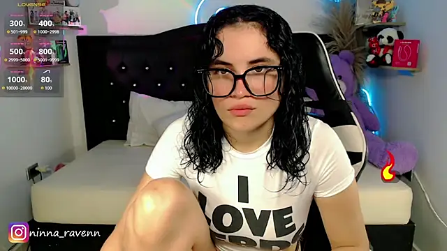 AriaDark online show from May 11, 2026, 9:12 pm