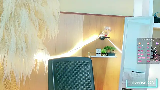 Snapshot of Aliison1_ chatting on February 8, 2026, 2:42 pm Aliison1 online show from February 8, 2026, 2:42 pm