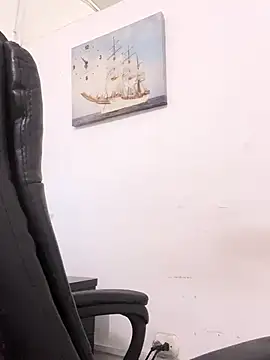 Snapshot of CarolinaRaven chatting on February 13, 2026, 5:03 am CarolinaRaven online show from February 13, 2026, 5:03 am