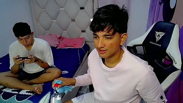 Snapshot of Maxwell_boys chatting on February 11, 2026, 3:33 am Maxwell boys online show from February 11, 2026, 3:33 am