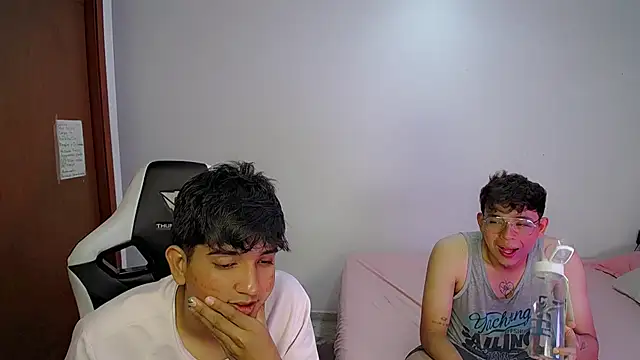 Snapshot of Maxwell_boys chatting on February 27, 2026, 3:39 am Maxwell boys online show from February 27, 2026, 3:39 am