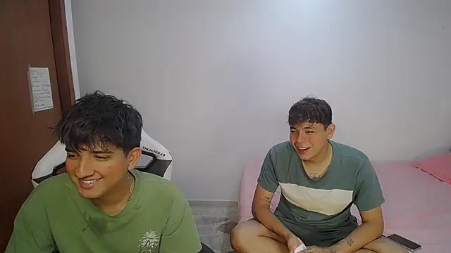 Snapshot of Maxwell_boys chatting on March 2, 2026, 3:30 am Maxwell boys online show from March 2, 2026, 3:30 am