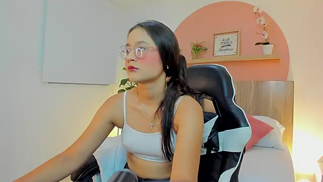 Snapshot of ivette_swan chatting on April 18, 2026, 7:51 pm ivette swan online show from April 18, 2026, 7:51 pm