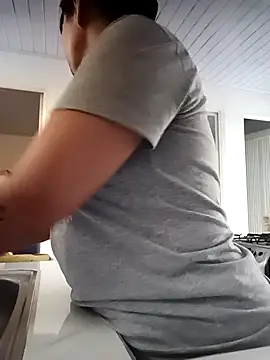 RossyAlvarez online show from April 14, 2026, 8:59 pm