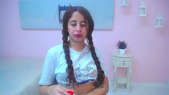 scarlett clyde online show from April 1, 2026, 12:39 pm