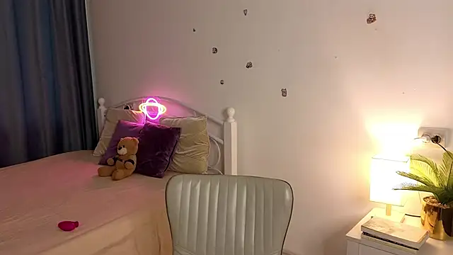 Snapshot of Maily__Trees chatting on February 19, 2026, 11:28 am Maily Trees online show from February 19, 2026, 11:28 am