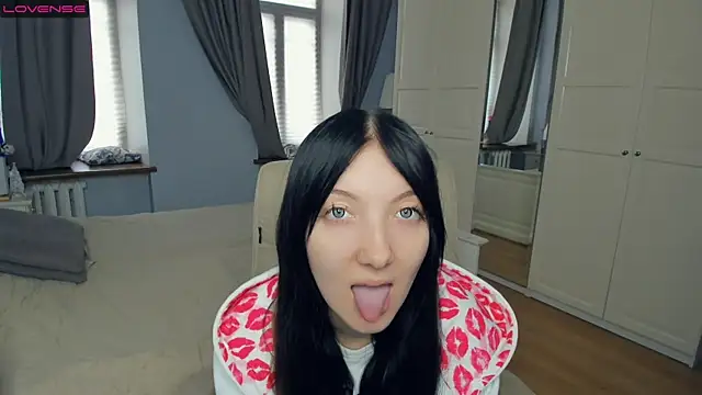 Snapshot of RoxanneComisky chatting on February 8, 2026, 6:50 am RoxanneComisky online show from February 8, 2026, 6:50 am