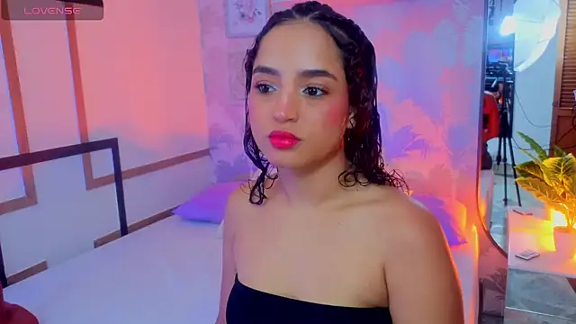 Snapshot of Emma_Thompssonn chatting on April 20, 2026, 11:57 am Emma Thompssonn online show from April 20, 2026, 11:57 am