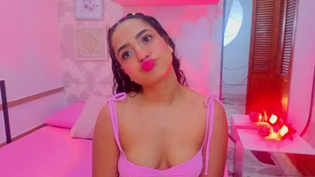 Snapshot of Emma_Thompssonn chatting on May 6, 2026, 12:10 pm Emma Thompssonn online show from May 6, 2026, 12:10 pm