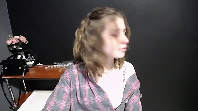 Snapshot of Sunny_siren chatting on February 8, 2026, 2:31 pm Sunny siren online show from February 8, 2026, 2:31 pm