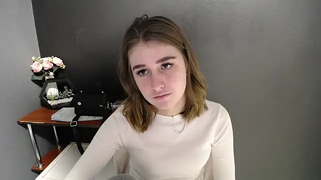 Snapshot of Sunny_siren chatting on February 17, 2026, 2:02 pm Sunny siren online show from February 17, 2026, 2:02 pm