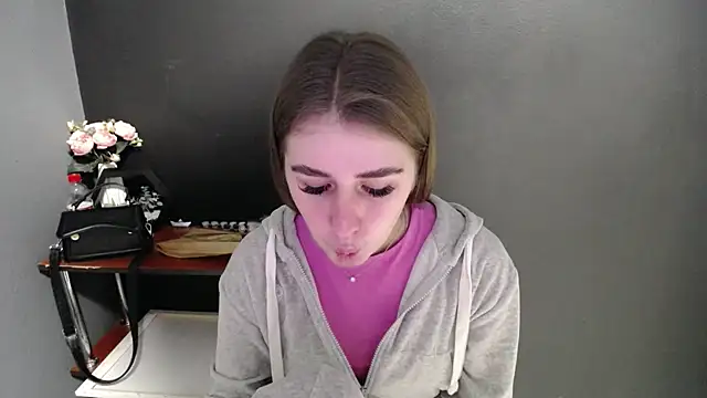 Snapshot of Sunny_siren chatting on February 18, 2026, 1:29 pm Sunny siren online show from February 18, 2026, 1:29 pm