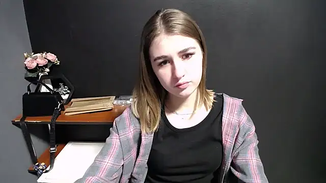 Snapshot of Sunny_siren chatting on February 19, 2026, 1:29 pm Sunny siren online show from February 19, 2026, 1:29 pm