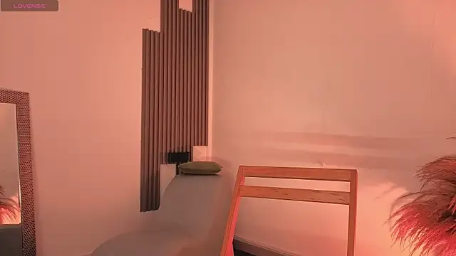 fransheskarossi online show from February 15, 2026, 12:03 pm