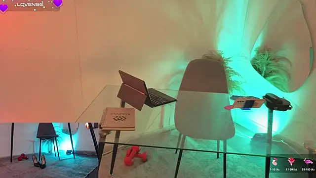 fransheskarossi online show from April 7, 2026, 12:27 pm