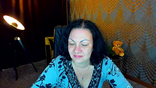 Snapshot of IrissMoon chatting on June 12, 2026, 5:45 pm IrissMoon online show from June 12, 2026, 5:45 pm