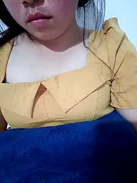 Snapshot of Elizabeth8 chatting on February 19, 2026, 10:28 pm Elizabeth8 online show from February 19, 2026, 10:28 pm