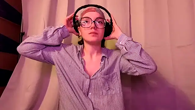 ju juliette online show from April 28, 2026, 9:42 pm