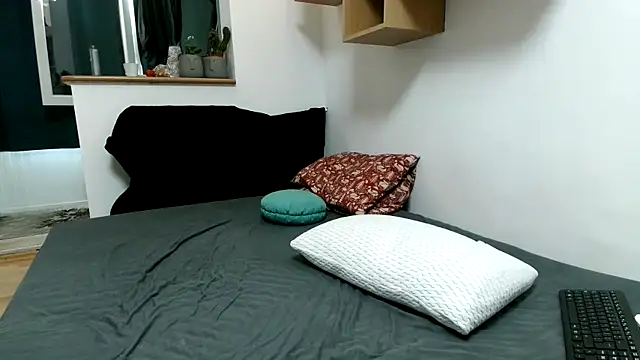 Snapshot of Crista-Elio chatting on April 19, 2026, 3:11 pm Crista-Elio online show from April 19, 2026, 3:11 pm