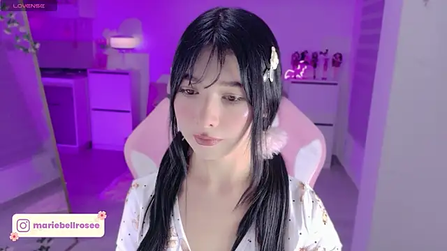 Snapshot of Blush_Marie chatting on April 28, 2026, 11:32 pm Blush Marie online show from April 28, 2026, 11:32 pm