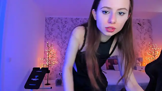 Snapshot of Hot_Molly5 chatting on April 9, 2026, 9:36 am Hot Molly5 online show from April 9, 2026, 9:36 am