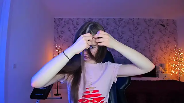 Snapshot of Hot_Molly5 chatting on April 11, 2026, 6:45 pm Hot Molly5 online show from April 11, 2026, 6:45 pm