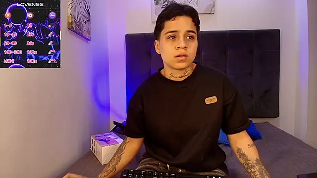 Snapshot of Parker_Noah chatting on April 8, 2026, 7:58 pm Parker Noah online show from April 8, 2026, 7:58 pm