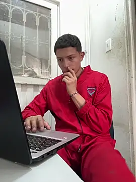 Snapshot of santiObrero chatting on May 1, 2026, 3:27 pm santiObrero online show from May 1, 2026, 3:27 pm