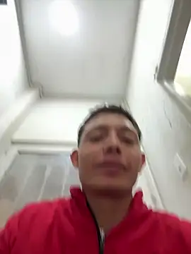 Snapshot of santiObrero chatting on May 11, 2026, 4:04 pm santiObrero online show from May 11, 2026, 4:04 pm