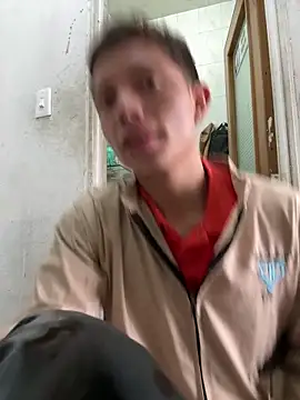 Snapshot of santiObrero chatting on May 22, 2026, 3:28 pm santiObrero online show from May 22, 2026, 3:28 pm