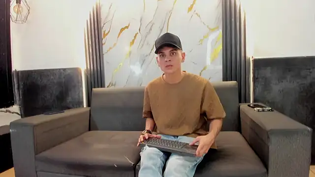 Snapshot of Angel_Villareal chatting on February 5, 2026, 5:01 am Angel Villareal online show from February 5, 2026, 5:01 am