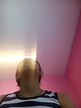 Snapshot of mitzukywinteer chatting on February 6, 2026, 8:12 pm mitzukywinteer online show from February 6, 2026, 8:12 pm