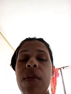 Snapshot of mitzukywinteer chatting on February 8, 2026, 6:11 pm mitzukywinteer online show from February 8, 2026, 6:11 pm