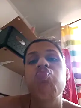 Snapshot of mitzukywinteer chatting on February 10, 2026, 5:28 pm mitzukywinteer online show from February 10, 2026, 5:28 pm