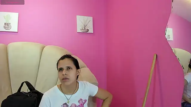 Snapshot of mitzukywinteer chatting on February 23, 2026, 8:39 pm mitzukywinteer online show from February 23, 2026, 8:39 pm