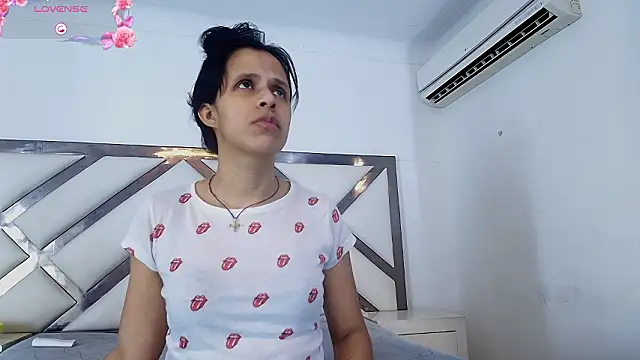 mitzukywinteer online show from March 4, 2026, 9:32 pm