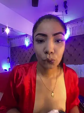 Snapshot of Auri__ chatting on April 25, 2026, 7:44 pm Auri online show from April 25, 2026, 7:44 pm