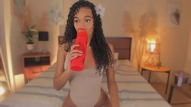 KaryMooon online show from February 7, 2026, 8:45 pm