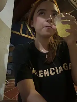 Snapshot of Carithooo chatting on February 23, 2026, 11:35 pm Carithooo online show from February 23, 2026, 11:35 pm