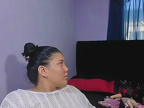 Helena-Paola online show from April 7, 2026, 9:04 pm