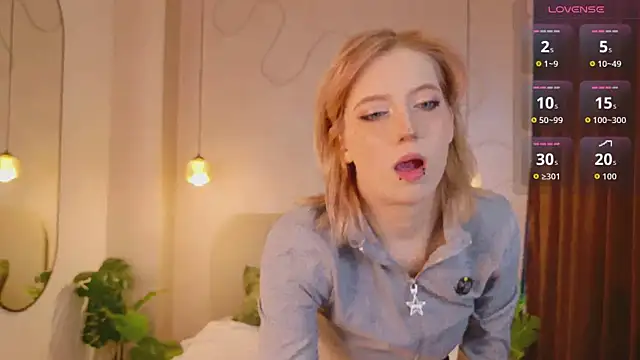 MoonlightAsuna online show from February 5, 2026, 1:38 pm