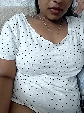 Snapshot of Hot-Tinaa chatting on April 5, 2026, 1:47 am Hot-Tinaa online show from April 5, 2026, 1:47 am