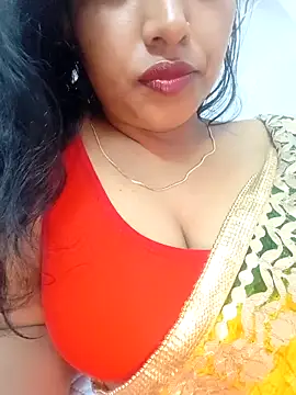 Snapshot of Hot-Tinaa chatting on April 5, 2026, 10:29 pm Hot-Tinaa online show from April 5, 2026, 10:29 pm